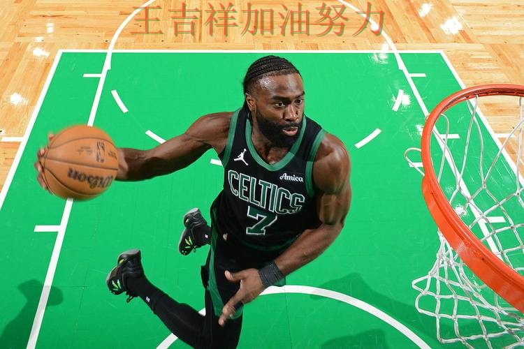 凯尔特人在德甲中绝杀取胜点燃全场气氛 令主帅压力进一步上升