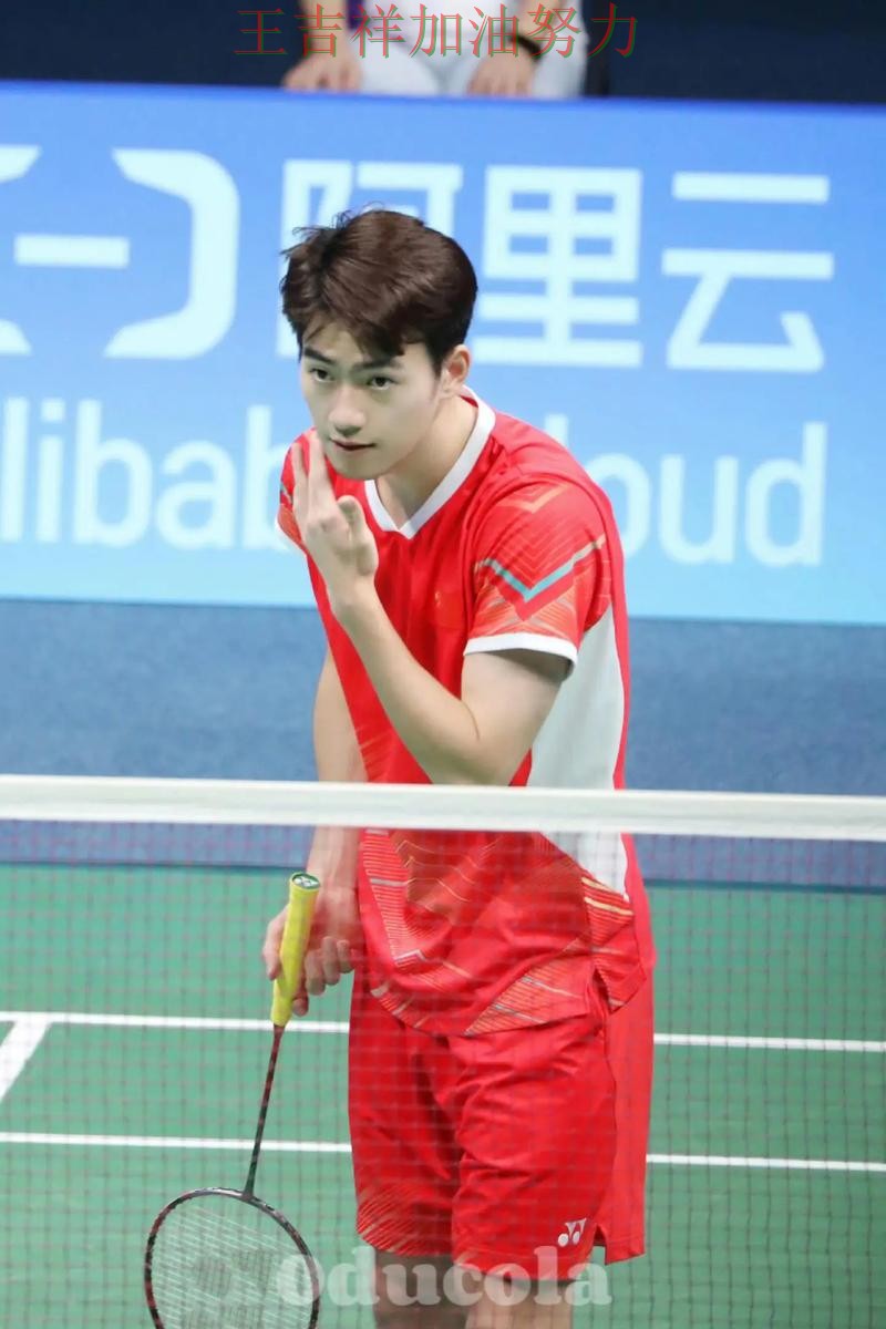 中国羽毛球队末节发力完成逆转 球迷对表现评价两极分化